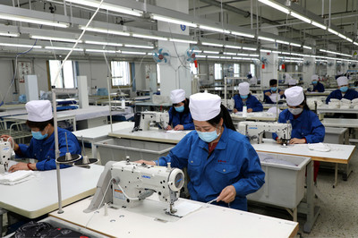 鄂爾多斯 人民健康高于一切，防護用品生產(chǎn)車間全力以赴保供應